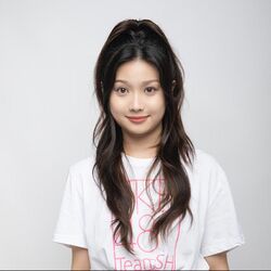 2023年AKB48 Team SHプロフィール 鹿兮.jpg