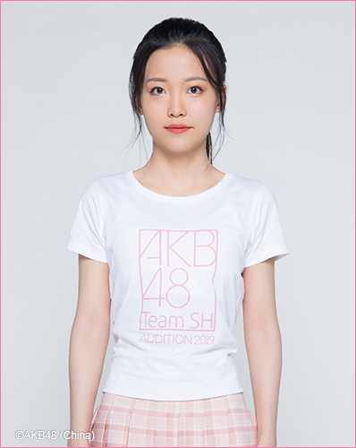 ファイル:2019年AKB48 Team SHプロフィール 孔珂昕.jpg