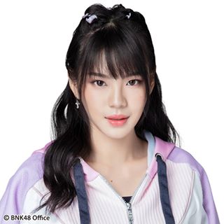 ファイル:2019年BNK48プロフィール Cherprang Areekul.jpg