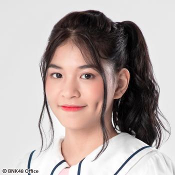 ファイル:2018年BNK48プロフィール Juthamas Khonta 1.jpg