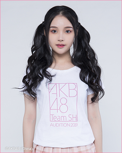 ファイル:2019年AKB48 Team SHプロフィール 王俞然.jpg