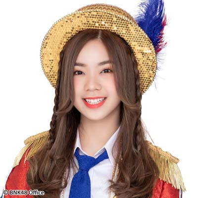 ファイル:2018年BNK48プロフィール Punsikorn Tiyakorn 3.jpg