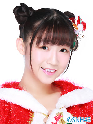 ファイル:2015年SNH48プロフィール 周怡 2.jpg