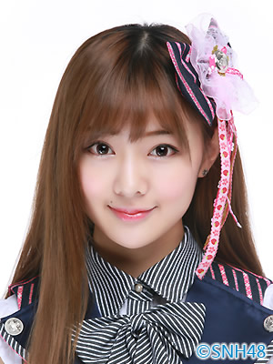 ファイル:2015年SNH48プロフィール 邱欣怡.jpg