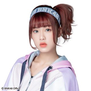 ファイル:2019年BNK48プロフィール Pimrapat Phadungwatanachok.jpg