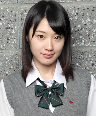 ファイル:2011年乃木坂46プロフィール 高山一実.jpg