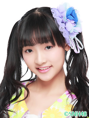 ファイル:2016年SNH48プロフィール 李佳恩.jpg