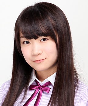 ファイル:2012年乃木坂46プロフィール 秋元真夏 2.jpg