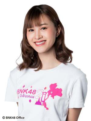 ファイル:2018年BNK48プロフィール Sumitra Duangkaew.jpg