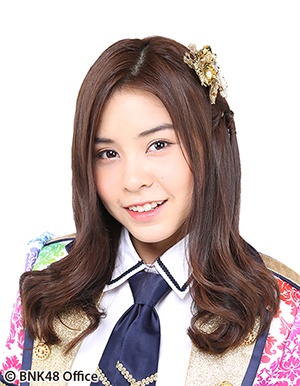 ファイル:2017年BNK48プロフィール Isarapa Thawatpakdee 3.jpg