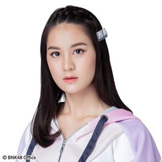 ファイル:2019年BNK48プロフィール Phattharanarin Mueanarit.jpg