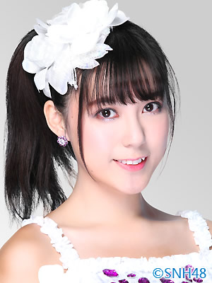 ファイル:2015年SNH48プロフィール 董艳芸 3.jpg