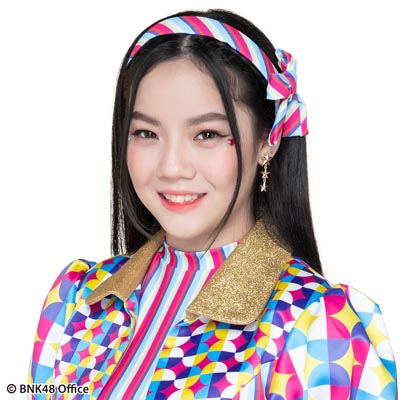 ファイル:2019年BNK48プロフィール Sawitchaya Kajonrungsilp 1.jpg