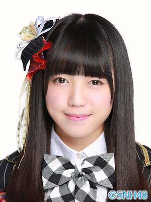 ファイル:2015年SNH48プロフィール 易嘉爱.jpg