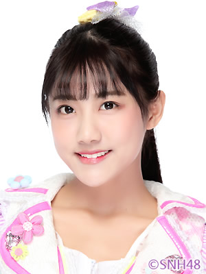ファイル:2016年SNH48プロフィール 李艺彤.jpg
