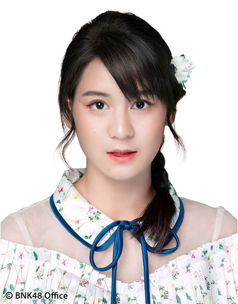 ファイル:2018年BNK48プロフィール Phattharanarin Mueanarit 2.jpg
