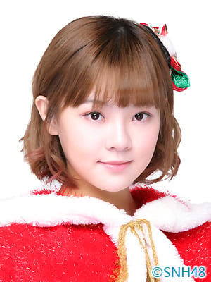 ファイル:2015年SNH48プロフィール 陈怡馨 4.jpg