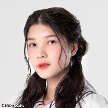 ファイル:2018年BNK48プロフィール Pimnipa Tungsakul 1.jpg