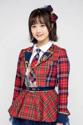 ファイル:2021年AKB48 Team SHプロフィール 周念琪 2.jpg