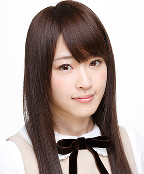 ファイル:2013年乃木坂46プロフィール 高山一実 3.jpg