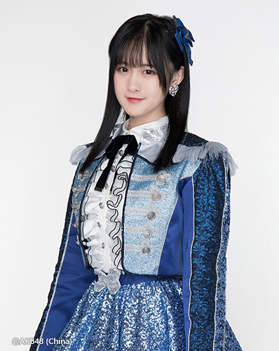 ファイル:2018年AKB48 Team SHプロフィール 王雨朵 2.jpg