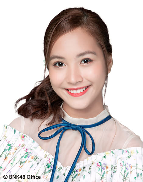 ファイル:2018年BNK48プロフィール Paweethida Sakunpiphat 2.jpg