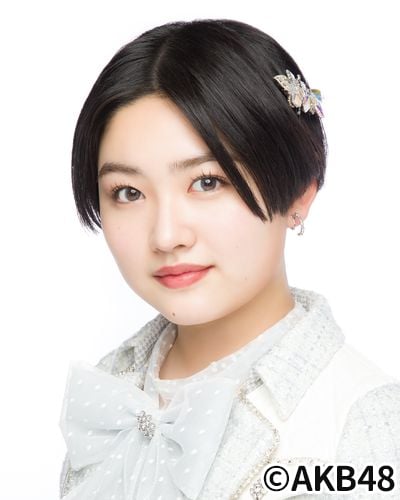 ファイル:2022年AKB48プロフィール 道枝咲.jpg