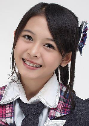 ファイル:2015年JKT48プロフィール Feni Fitriyanti.jpg