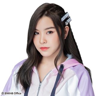 ファイル:2019年BNK48プロフィール Isarapa Thawatpakdee.jpg