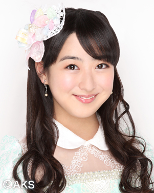 ファイル:2013年AKB48プロフィール 伊豆田莉奈.jpg