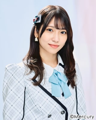 ファイル:2022年HKT48プロフィール 山下エミリー.jpg