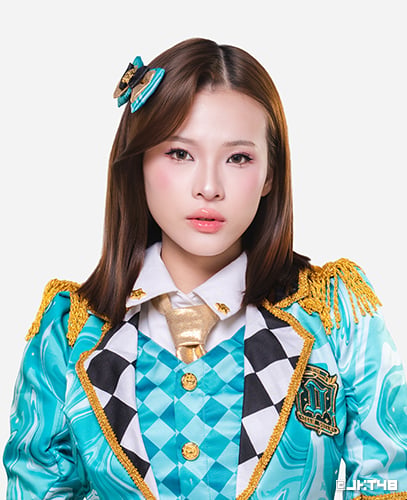 ファイル:2026年JKT48プロフィール Jesslyn Elly 3.jpg