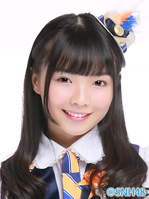 ファイル:2015年SNH48プロフィール 许杨玉琢.jpg