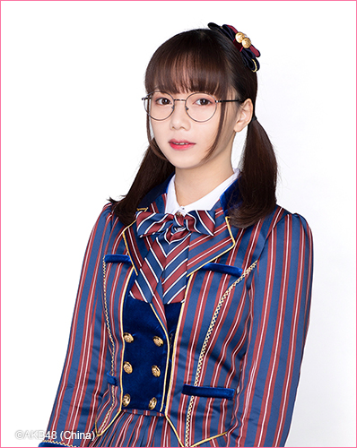 ファイル:2019年AKB48 Team SHプロフィール 沈莹.jpg