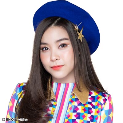 ファイル:2019年BNK48プロフィール Isarapa Thawatpakdee 1.jpg