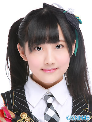 ファイル:2015年SNH48プロフィール 李艺彤.jpg