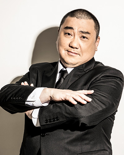 ファイル:2019年吉本坂46プロフィール 山本圭壱.jpg