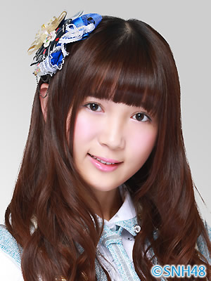 ファイル:2015年SNH48プロフィール 严佼君.jpg