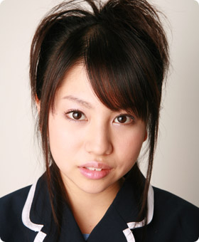 ファイル:2006年AKB48プロフィール 大江朝美.jpg