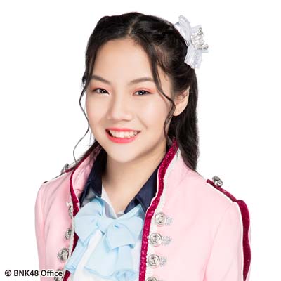 ファイル:2018年BNK48プロフィール Sawitchaya Kajonrungsilp 3.jpg