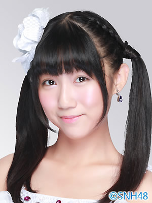 ファイル:2015年SNH48プロフィール 周怡.jpg