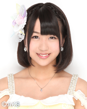 ファイル:2013年AKB48プロフィール 篠崎彩奈.jpg