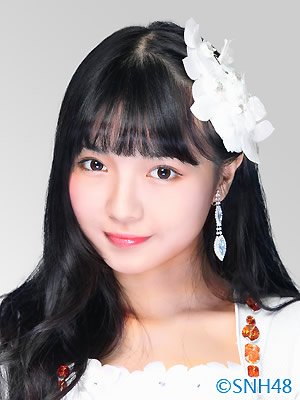 ファイル:2015年SNH48プロフィール 许杨玉琢 3.jpg