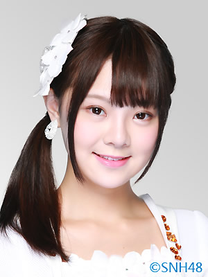 ファイル:2015年SNH48プロフィール 陈怡馨 3.jpg