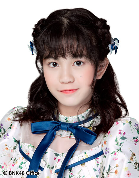 ファイル:2018年BNK48プロフィール Ratah Chinkrajangkit 2.jpg