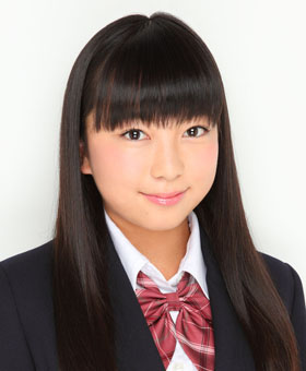 ファイル:2011年AKB48プロフィール 鈴木里香.jpg