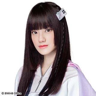 ファイル:2019年BNK48プロフィール Sirikarn Shinnawatsuwan.jpg