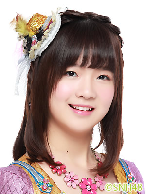 ファイル:2016年SNH48プロフィール 林忆宁.jpg