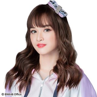 ファイル:2019年BNK48プロフィール Chanyapuk Numprasop.jpg