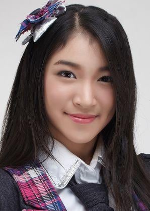 ファイル:2015年JKT48プロフィール Shani Indira Natio.jpg